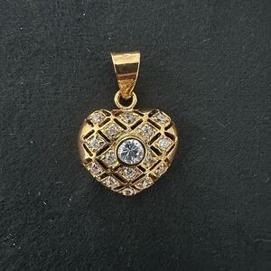 Elegant Gold Heart Pendant